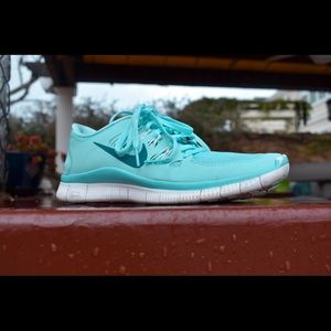 TIFFANY BLUE WOMAN NIKES- SIZE 9